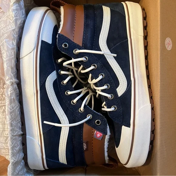 Mens Vans Sk8-Hi MTE 2.0 DX shoes in the Dress Blues Gum. NWT. Size 11. - Picture 2 of 5